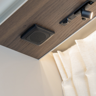 C-Line Speaker met Afdekraam |  Zwart